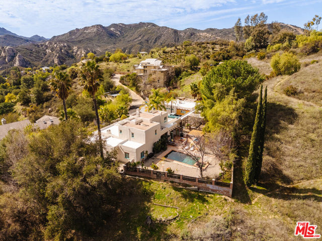 2865 Marquette Drive, Topanga CA: https://media.crmls.org/mediaz/f3ba8a8b-b0ad-4b0b-9a0c-96d51baf1ee5.jpg