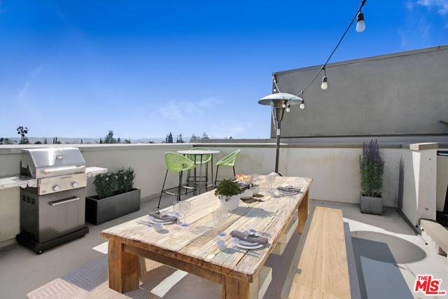 13135 Victory Boulevard photo 15