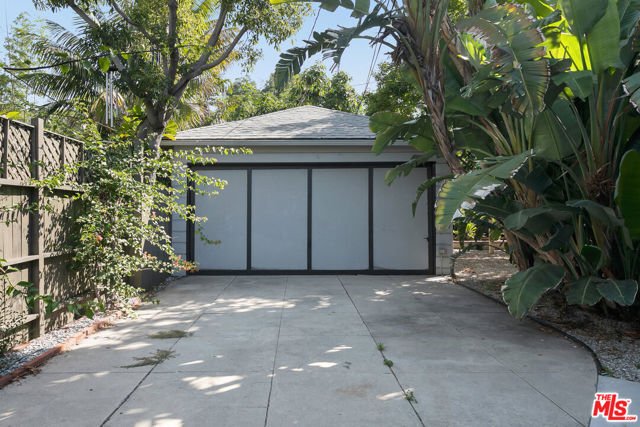 508 N San Vicente Boulevard, West Hollywood CA: https://media.crmls.org/mediaz/f3bab700-9dc1-4956-ac3f-6863db9146fb.jpg