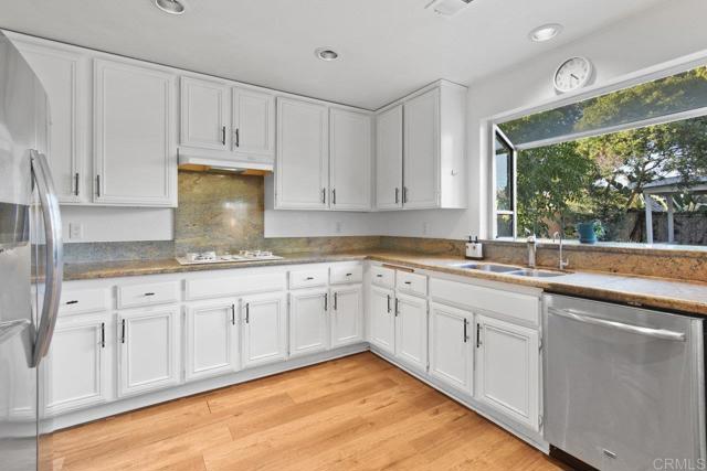 Detail Gallery Image 9 of 32 For 279 C Street, Chula Vista,  CA 91910 - 4 Beds | 3 Baths