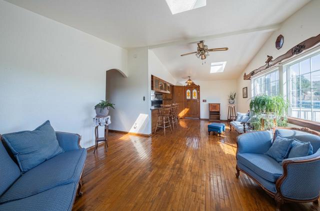 17945 Pesante Road, Salinas CA: https://media.crmls.org/mediaz/f3bb155e-099b-40ad-995f-b97fe0cf5555.jpg