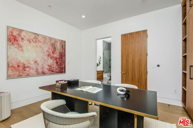 4544 Woodley Avenue, Encino CA: https://media.crmls.org/mediaz/f3bb53db-56ac-4304-99a2-1e28f7368673.jpg