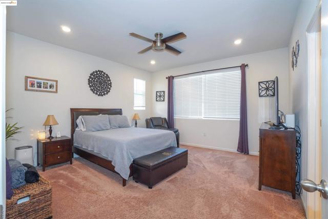 298 McClelland Way, Oakley CA: https://media.crmls.org/mediaz/f3bb974c-af72-48a7-81a3-41d689d6f578.jpg
