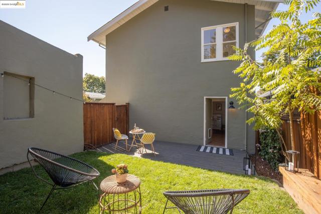4008 Woodruff Ave, Oakland CA: https://media.crmls.org/mediaz/f3bbcd5f-77b7-4bbc-b0e1-ee715989a9e0.jpg