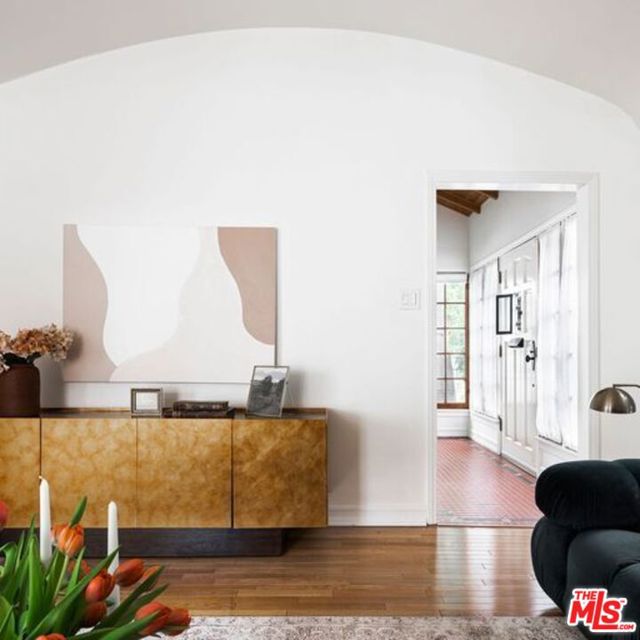 7257 Oakwood Avenue, Los Angeles CA: https://media.crmls.org/mediaz/f3bc7df0-0361-43e4-a0e9-19e38b1bd79d.jpg