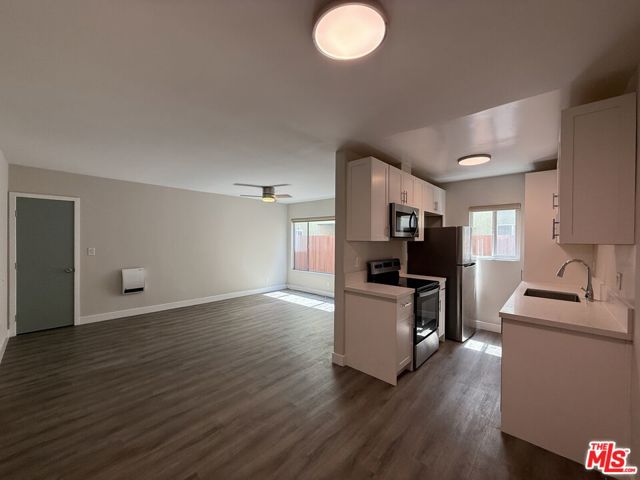 1625 Franklin Street, Santa Monica CA: https://media.crmls.org/mediaz/f3bd24f5-c74f-4f64-bd5f-c33d64d879d4.jpg