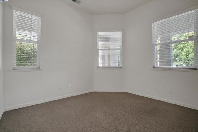 342 Roundhill Dr, Brentwood CA: https://media.crmls.org/mediaz/f3bd5028-37d5-4420-8a5f-bf567c9348fa.jpg