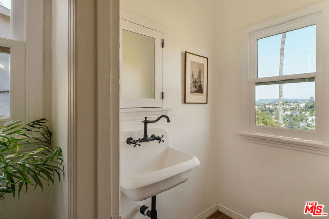 3744 Clayton Avenue, Los Angeles CA: https://media.crmls.org/mediaz/f3bd585f-f7df-4b3c-aa6b-302053cdf118.jpg