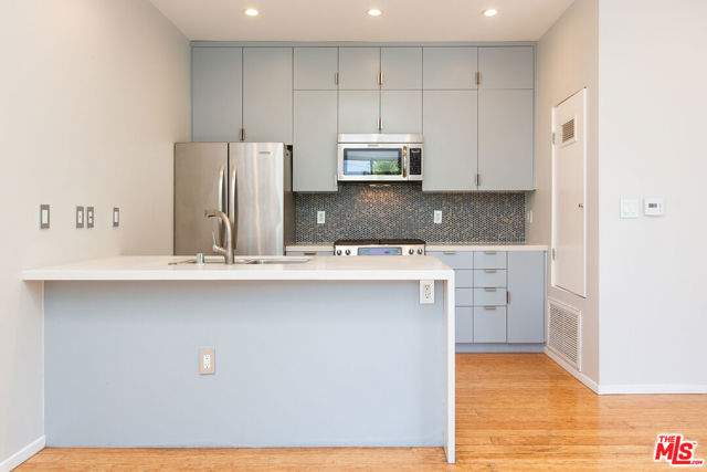 3907 De Longpre Avenue, Los Angeles CA: https://media.crmls.org/mediaz/f3bd6082-2b46-44bb-a6ff-4233fcf52a5f.jpg