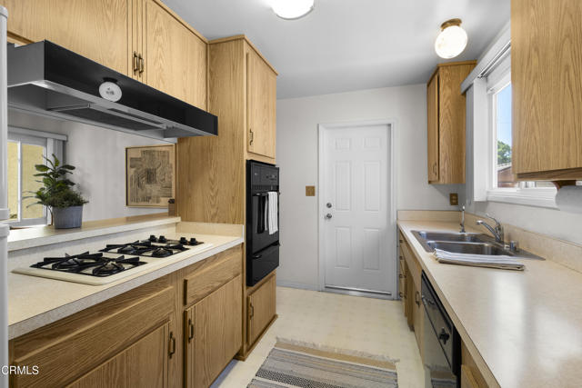 Detail Gallery Image 6 of 16 For 310 Harte Ave, Ventura,  CA 93003 - 3 Beds | 2 Baths