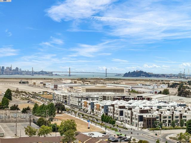 1811 3rd St, Alameda CA: https://media.crmls.org/mediaz/f3beccae-12ca-4efa-a92f-b2f5e4c0e75b.jpg