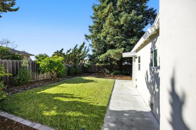 1097 10th Avenue, Redwood City CA: https://media.crmls.org/mediaz/f3bf2882-5592-47b9-b66e-6f85288fca1e.jpg