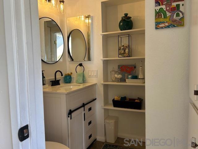 3275 Maezel Ln, Carlsbad CA: https://media.crmls.org/mediaz/f3bf635b-05fa-4e43-a69a-c161626cdd03.jpg