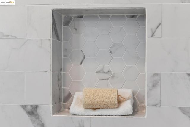 1642 10Th St, Berkeley CA: https://media.crmls.org/mediaz/f3bfa96d-1731-4e56-a2d7-f90ee284b168.jpg