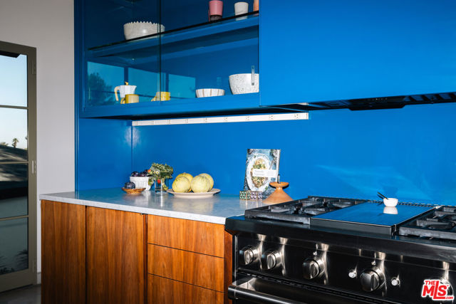 5514 Ridge Oak Drive, Los Angeles CA: https://media.crmls.org/mediaz/f3bfaaba-264e-48d6-901b-d4256bab0e0f.jpg