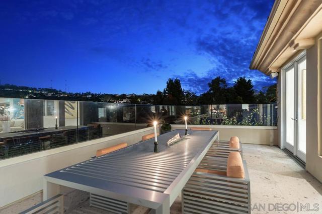 6617 Muirlands Dr, La Jolla CA: https://media.crmls.org/mediaz/f3bfc9b3-b2bc-40a2-8ff1-bff739e9bc6d.jpg
