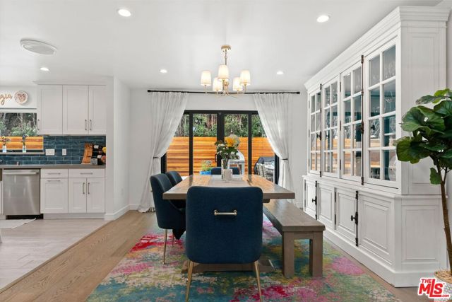 3134 Granville Avenue, Los Angeles CA: https://media.crmls.org/mediaz/f3bfd986-fe8b-40b7-82d3-84316b28138b.jpg