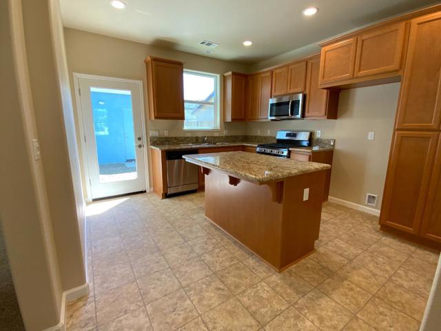 789 Aurora Way, King City CA: https://media.crmls.org/mediaz/f3c1116b-8f70-48d2-b8a8-440c3987876c.jpg