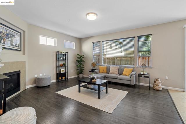 2218 Toscana Dr, Pittsburg CA: https://media.crmls.org/mediaz/f3c12e5d-8ac9-40cc-8ac3-c40c775c72ed.jpg