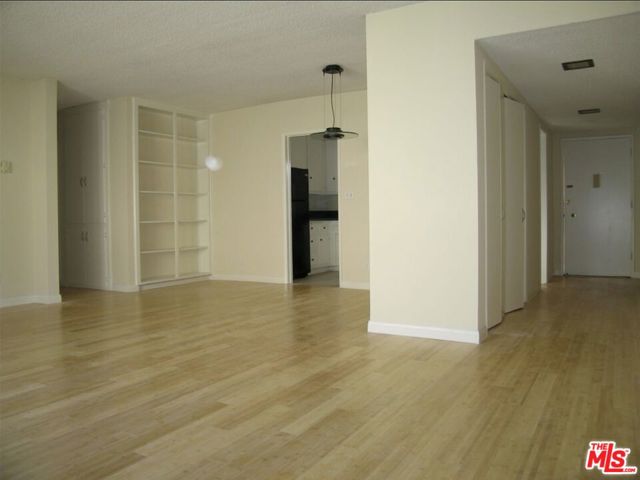 2803 Arizona Avenue, Santa Monica CA: https://media.crmls.org/mediaz/f3c19718-9383-49d8-9efc-0de93b060389.jpg