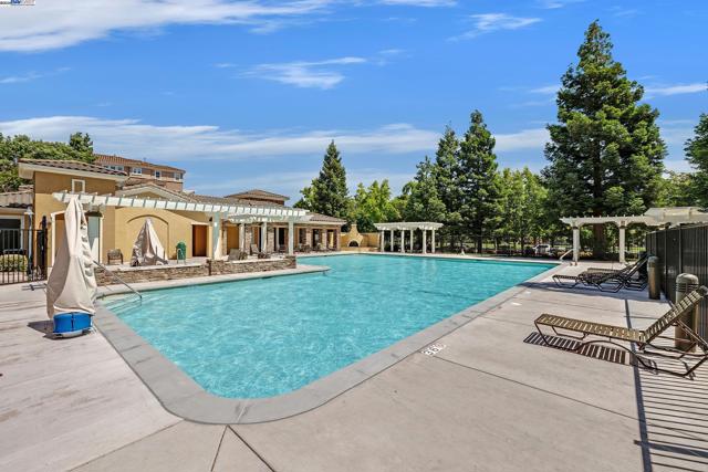 3391 Monaghan St, Dublin CA: https://media.crmls.org/mediaz/f3c1eaf2-967b-4a0f-8d94-6cf48c54ea69.jpg