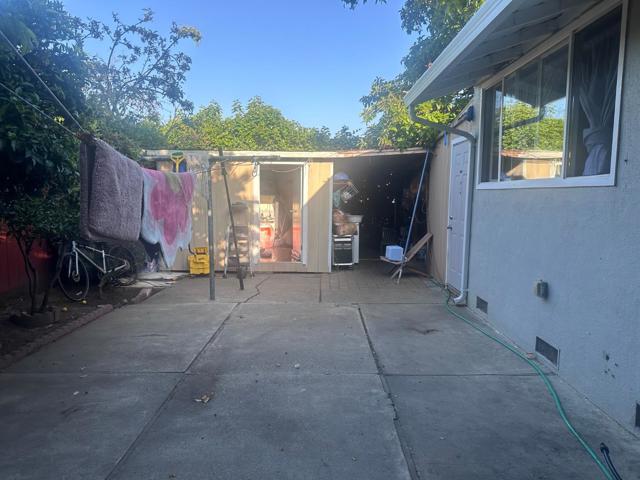 2547 Hazelwood Way, East Palo Alto CA: https://media.crmls.org/mediaz/f3c20582-4a97-40b6-a50c-e28c4afac496.jpg