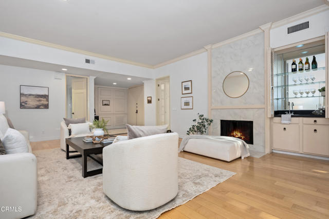 Detail Gallery Image 5 of 37 For 2329 Century Hill, Los Angeles,  CA 90067 - 2 Beds | 2 Baths