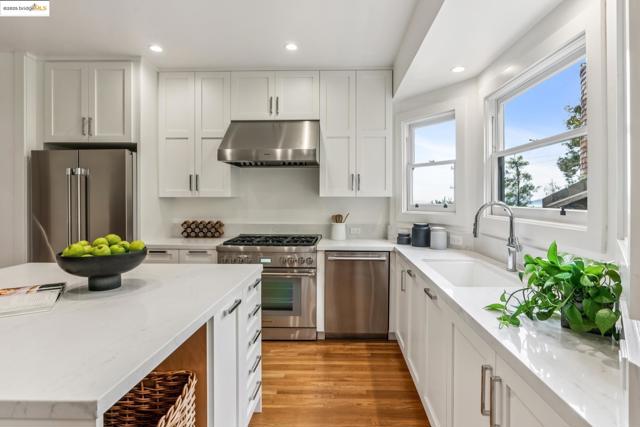 60 Panoramic Way, Berkeley CA: https://media.crmls.org/mediaz/f3c24295-e40a-4028-b11c-975162e563d2.jpg