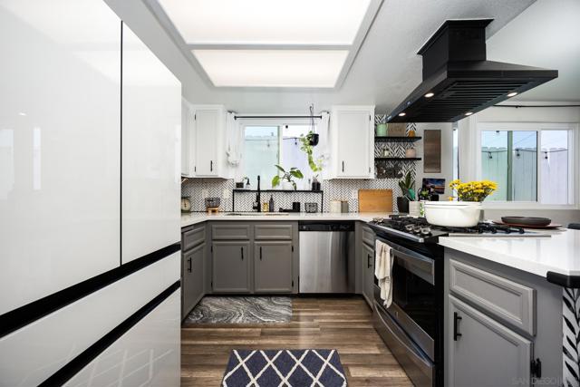 5778 Cumberland St, San Diego CA: https://media.crmls.org/mediaz/f3c310c4-12dc-403e-9560-df2980811332.jpg