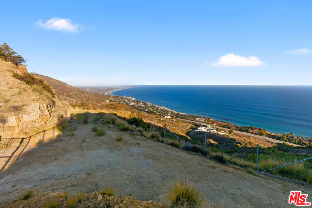 4140 Encinal Canyon Road, Malibu CA: https://media.crmls.org/mediaz/f3c324da-5274-4872-88ea-d4e691f34316.jpg