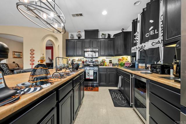 Detail Gallery Image 10 of 39 For 1489 Bottlebrush Ct, Beaumont,  CA 92223 - 4 Beds | 2 Baths