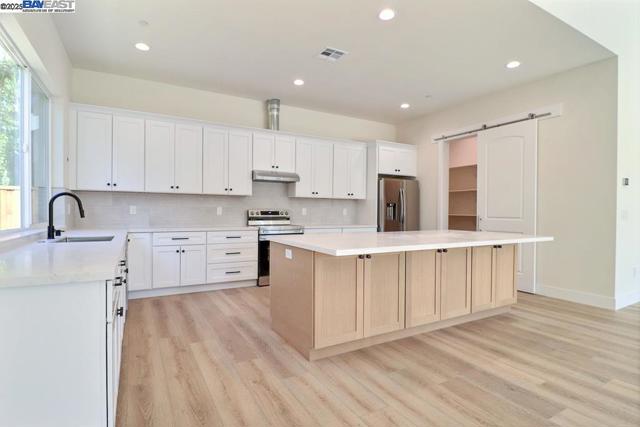 5232 Henderson Ct, Antioch CA: https://media.crmls.org/mediaz/f3c37539-44f4-4b35-a5ff-e648dddd8bec.jpg