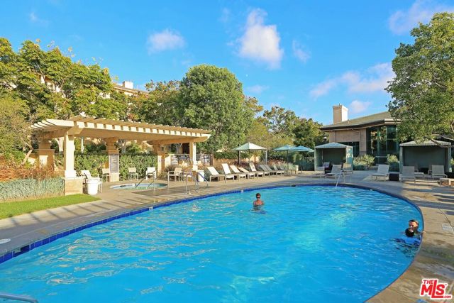 5929 Coral Place, Playa Vista CA: https://media.crmls.org/mediaz/f3c3c2d2-224d-4f2b-ba1c-8eb26365b78a.jpg
