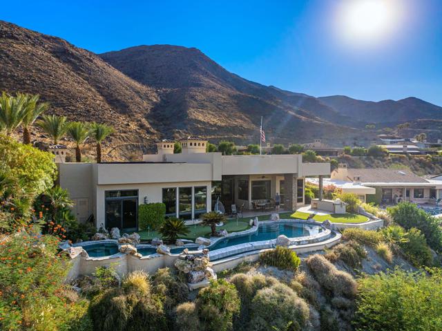 9 Nebulae Way, Rancho Mirage CA: https://media.crmls.org/mediaz/f3c3de58-e573-4924-85bf-2c0d2cf31896.jpg