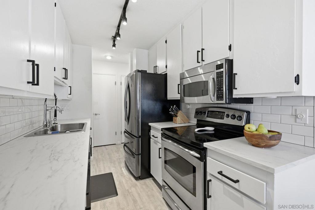 4600 Lamont - photo 17