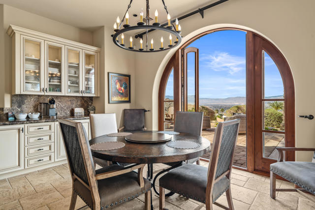31 Hillcrest Drive, Rancho Mirage CA: https://media.crmls.org/mediaz/f3c49ca4-c1f5-4598-bedd-1d18ebc51e38.jpg
