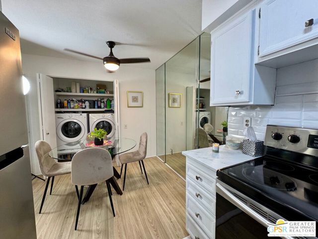 1533 N Sunflower Court, Palm Springs CA: https://media.crmls.org/mediaz/f3c4b298-8703-4f07-b0ba-3982dbd333b4.jpg