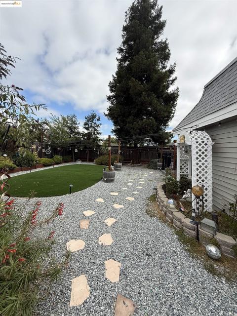 2821 Ponderosa Drive, Concord CA: https://media.crmls.org/mediaz/f3c4f810-7600-4cbc-be24-f093ce7e6627.jpg