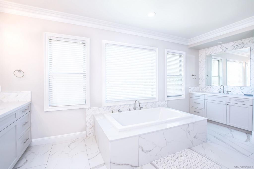 MLS #250040947SD image #16