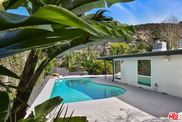 14892 Jadestone Drive, Sherman Oaks CA: https://media.crmls.org/mediaz/f3c70114-e444-4c6f-a538-c5aaf75c3f5a.jpg