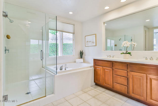 2746 Autumn Ridge Drive, Thousand Oaks CA: https://media.crmls.org/mediaz/f3c702f7-8b0d-4e69-a018-3e69c70d7ae1.jpg