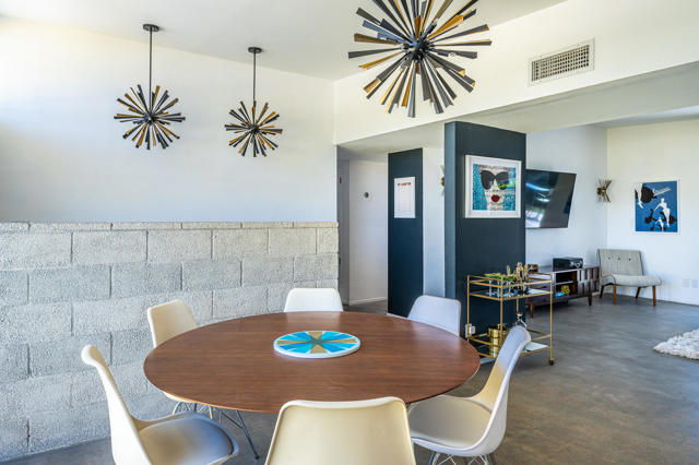 3623 E Avenida Fey Norte, Palm Springs CA: https://media.crmls.org/mediaz/f3c70a15-ab8c-4b7d-84ab-dd2a043cf994.jpg