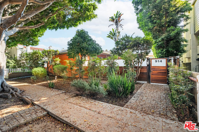 914 20Th Street, Santa Monica CA: https://media.crmls.org/mediaz/f3c7f570-c034-4342-8af0-cb3607e18ad3.jpg
