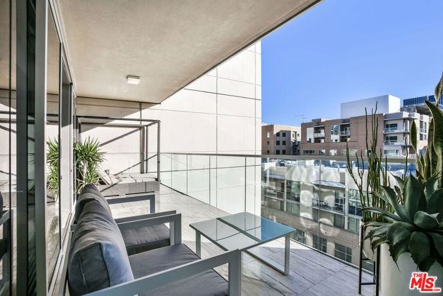 6250 Hollywood Boulevard, Los Angeles CA: https://media.crmls.org/mediaz/f3ca4376-8685-4199-a024-674bb5831b80.jpg