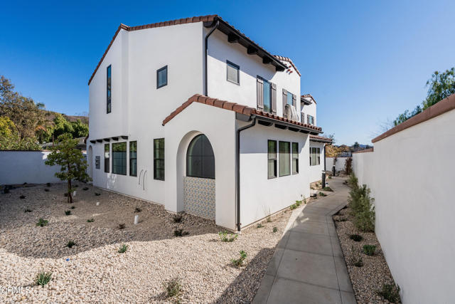 Detail Gallery Image 3 of 32 For 136 N Oakview Dr #101,  Thousand Oaks,  CA 91362 - 2 Beds | 2/1 Baths