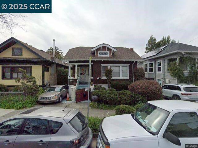 2926 Ellis St, Berkeley CA: https://media.crmls.org/mediaz/f3cc0ab8-60b1-4cf9-8514-2832e375a30f.jpg