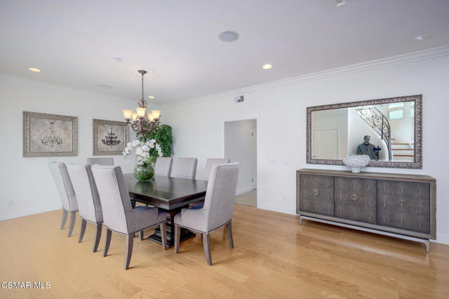 7111 Los Coyotes Place, Camarillo CA: https://media.crmls.org/mediaz/f3cc4e8b-6ac4-496d-bf31-a22cb5934472.jpg