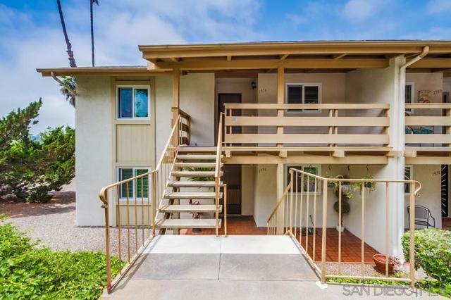 1976 Fairway Circle, San Marcos CA: https://media.crmls.org/mediaz/f3cc91ad-8f90-4b51-93c0-e0d6149403ad.jpg