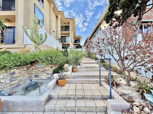 370 Rosecrans St, San Diego CA: https://media.crmls.org/mediaz/f3ccf784-4906-4526-97b0-1a09eb4772df.jpg