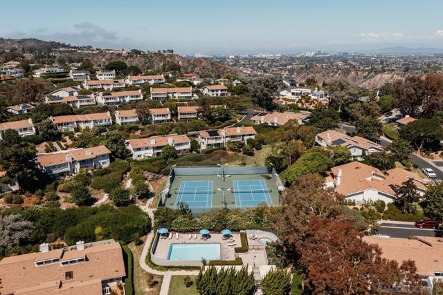 2163 Caminito Circulo Norte, La Jolla CA: https://media.crmls.org/mediaz/f3cea8c6-f5ba-4b1c-9ffe-7da19c796da4.jpg